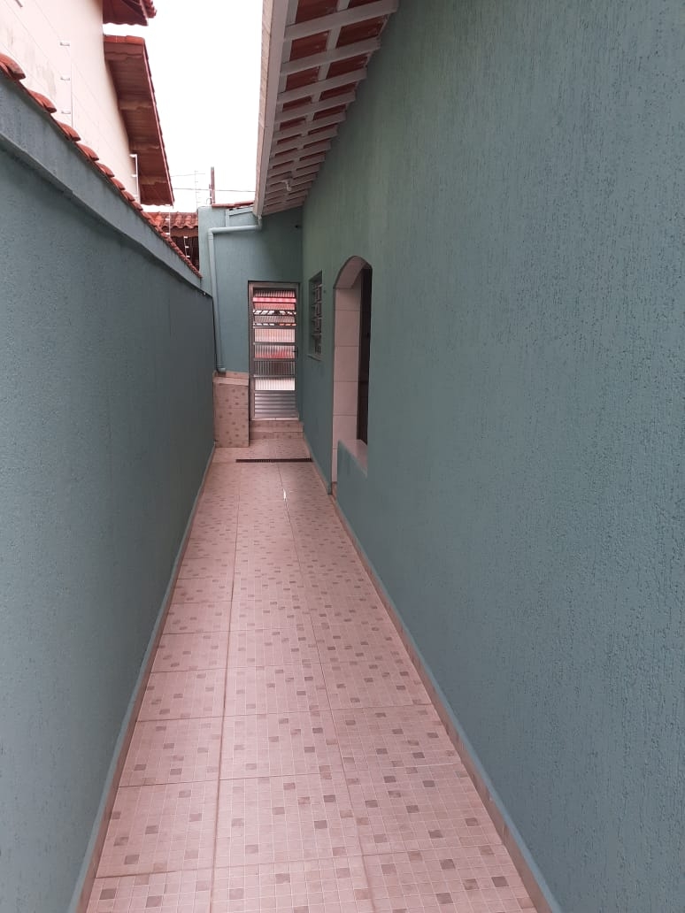 Casa com 03 dormitórios e edic